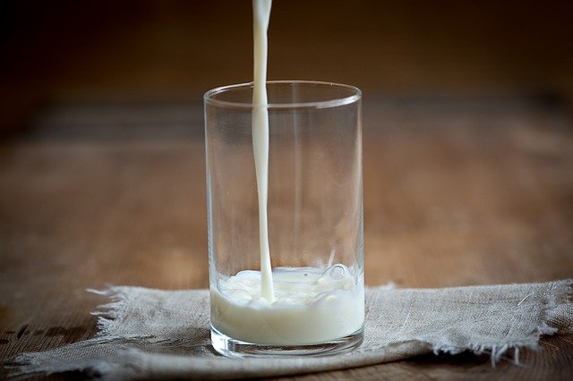 milk-pouring-into-glass