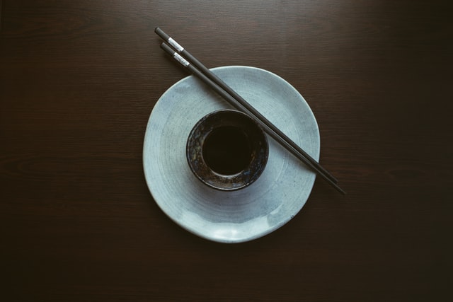 bowl-of-soy-sauce-with-chopsticks