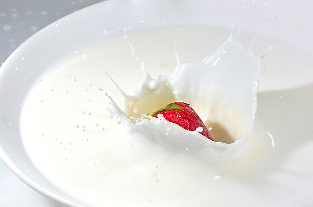 strawberry-splashing-into-milk