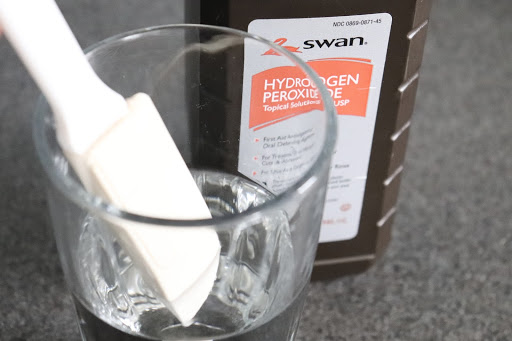 Cleaning silicon using hydrogen peroxide