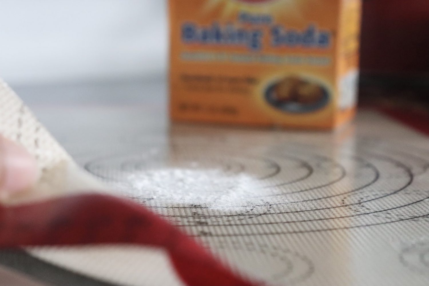 Baking soda to clean silicone baking mat