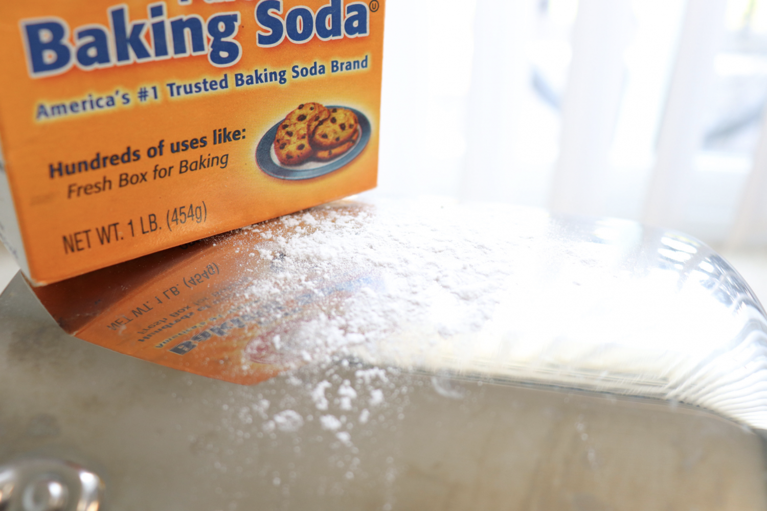 baking-soda-on-countertop