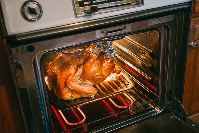 roast-turkey-in-oven