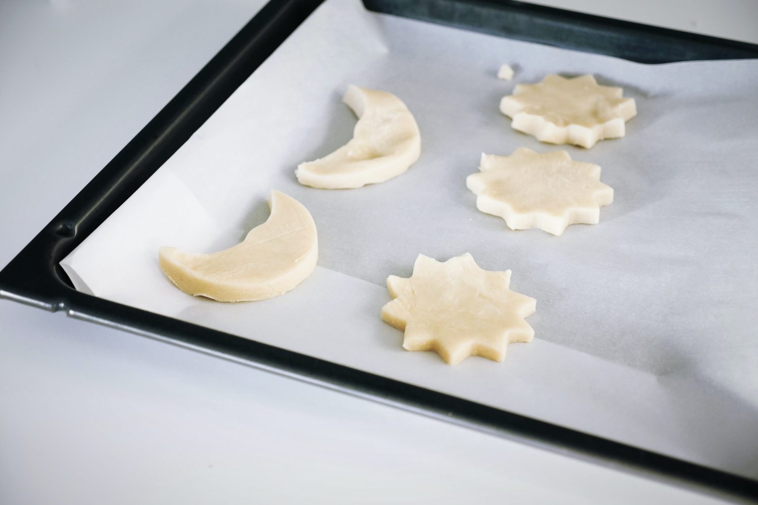 baking-sheet-with-cookies