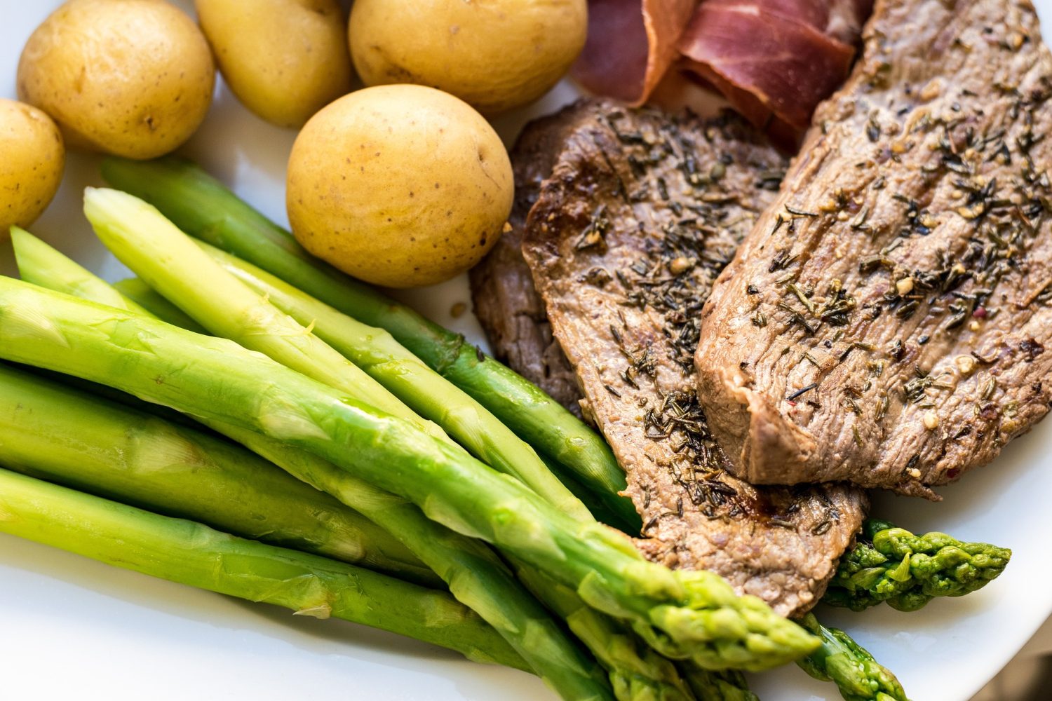asparagus-meat-and-potatoes