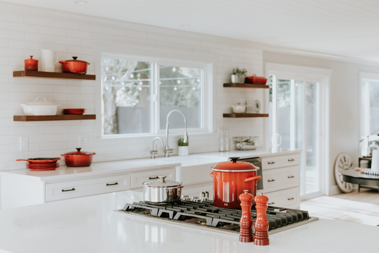 red-pot-in-kitchen