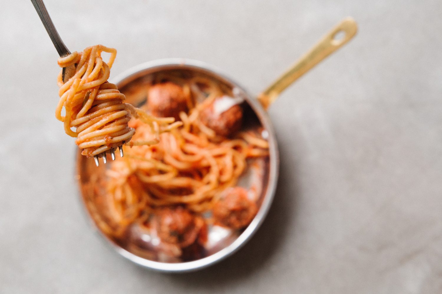 spaghetti-and-sauce-in-pot