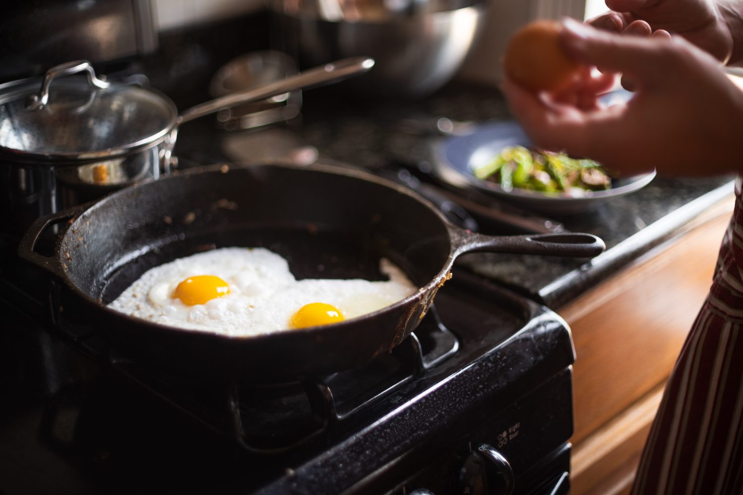 eggs-in-cast-iron-pan