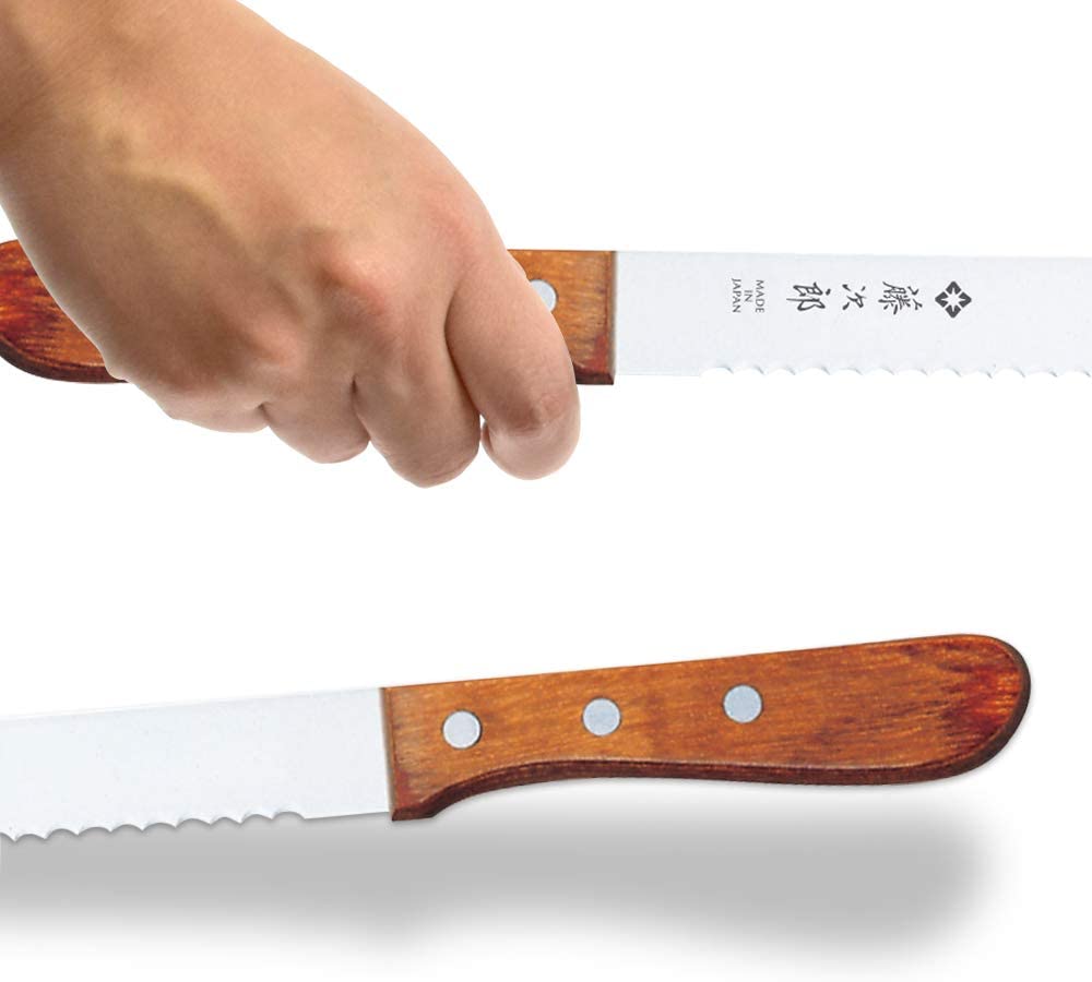 hand-holding-knife