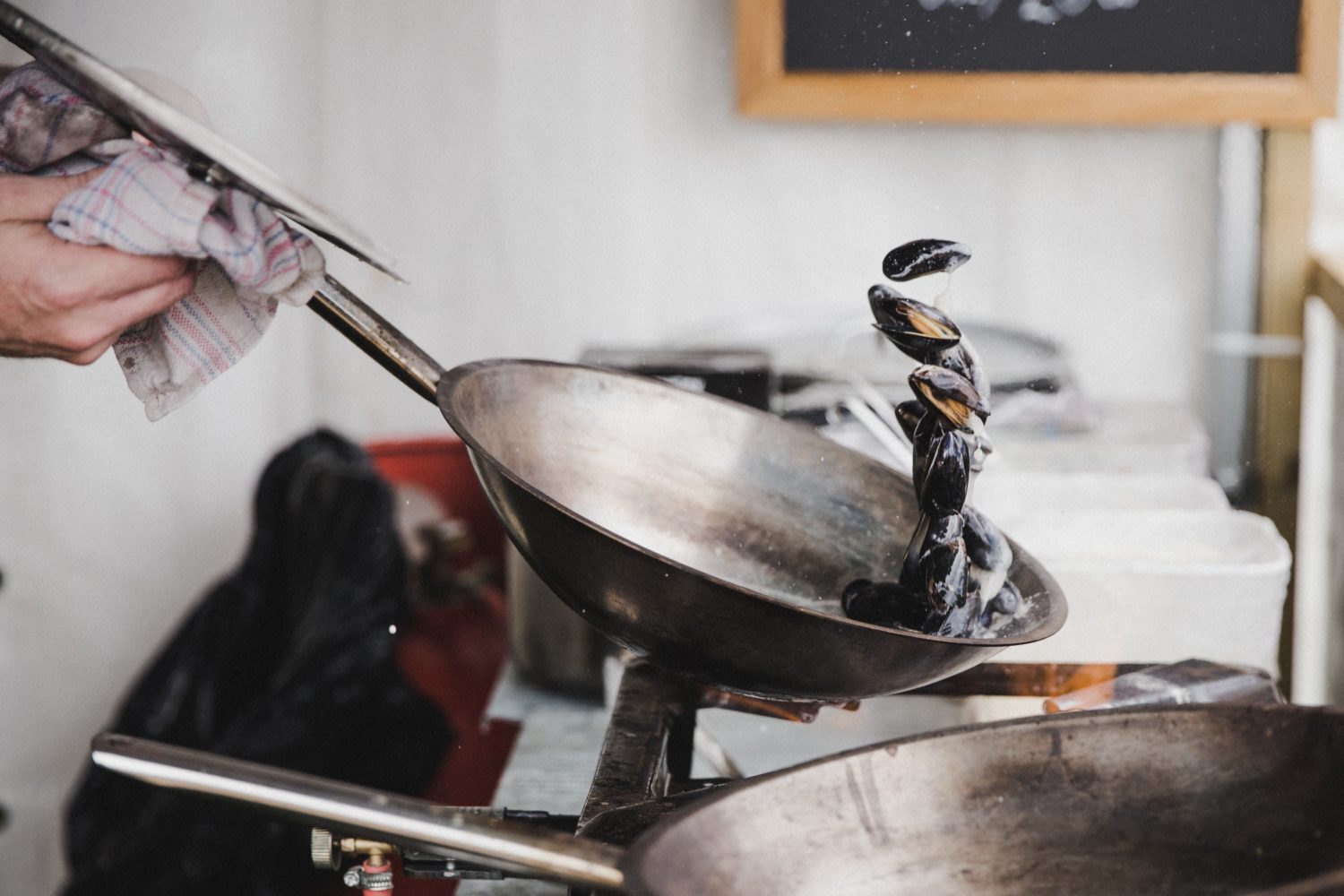 mussels-in-frying-pan