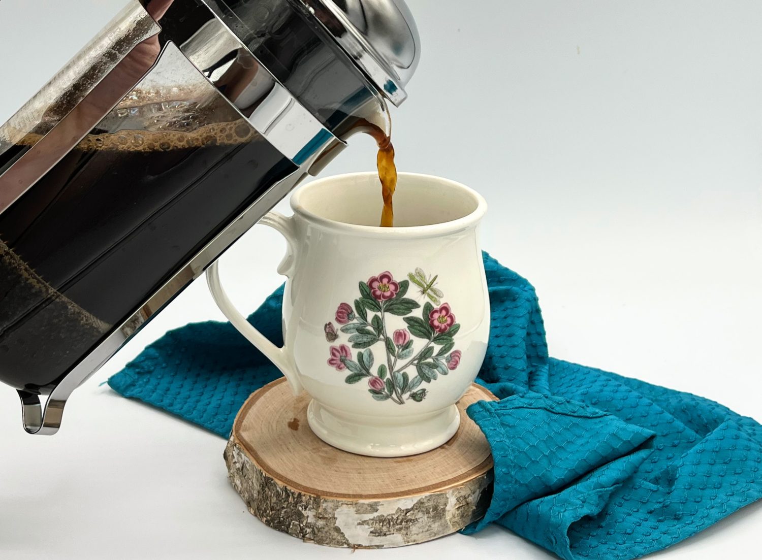 pouring-french-press-coffee-into-mug