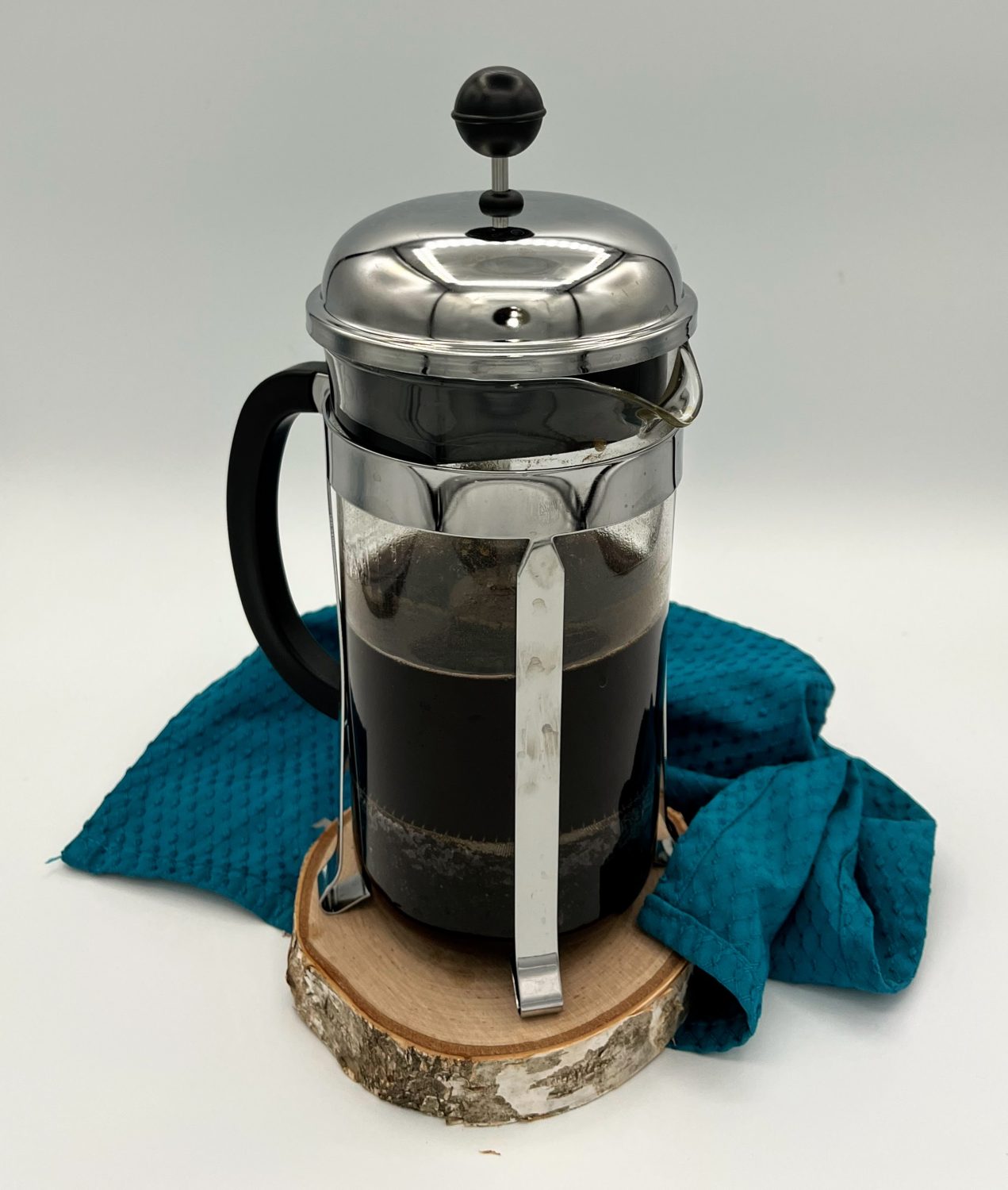 french-press-filled-with-coffee