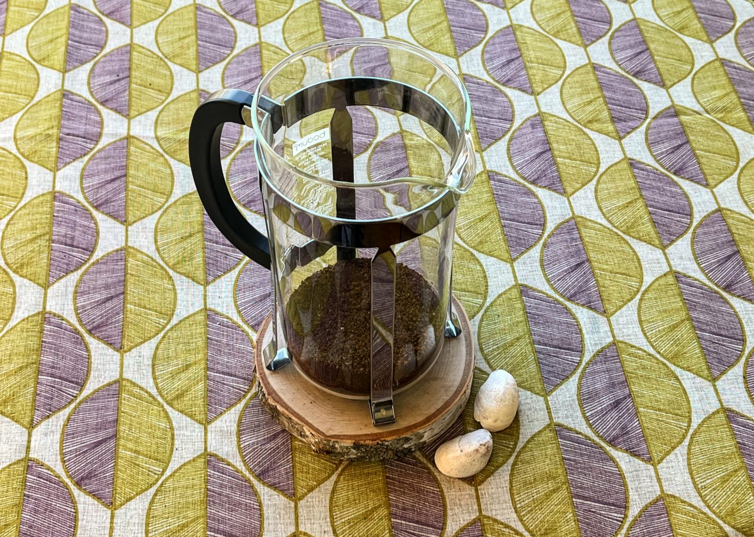 french-press-filled-with-coffee-grounds