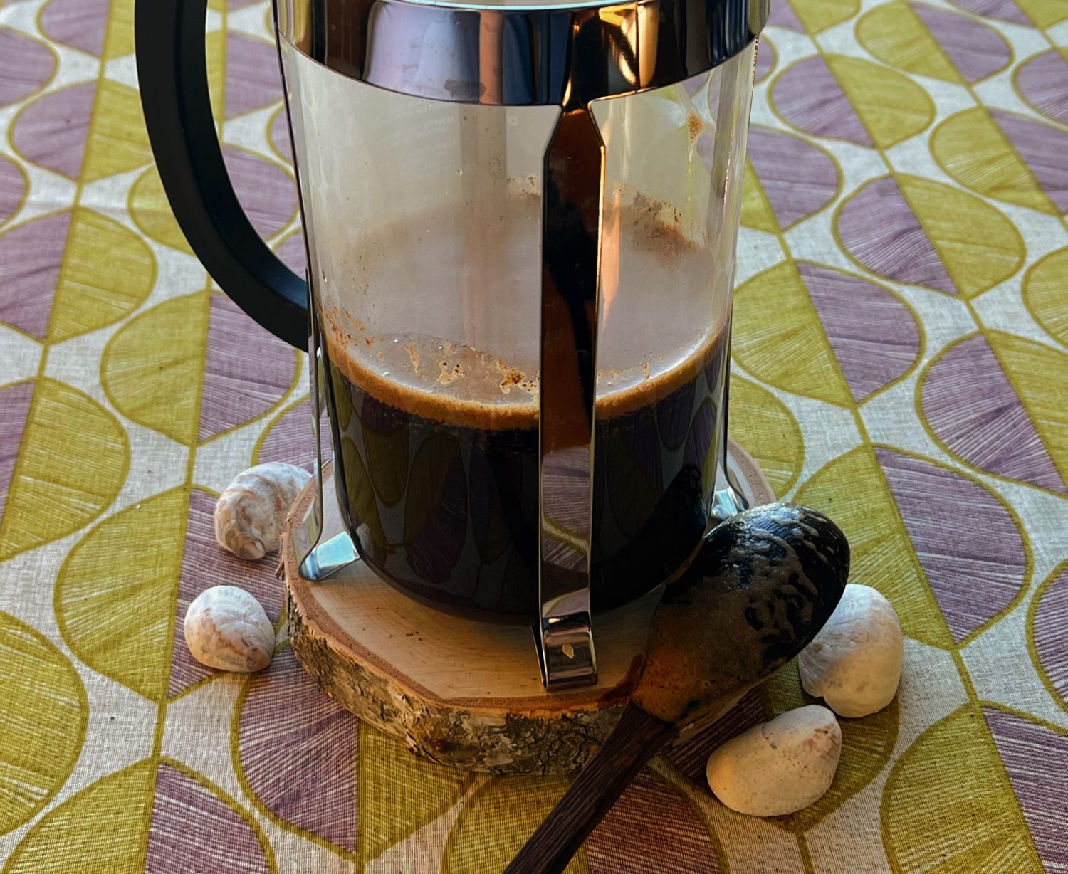 coffee-brewing-in-french-press