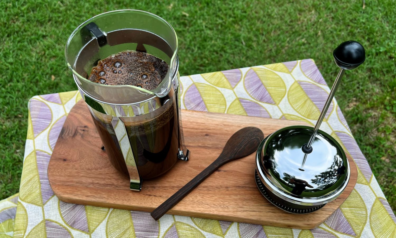 coffee-steeping-in-french-press