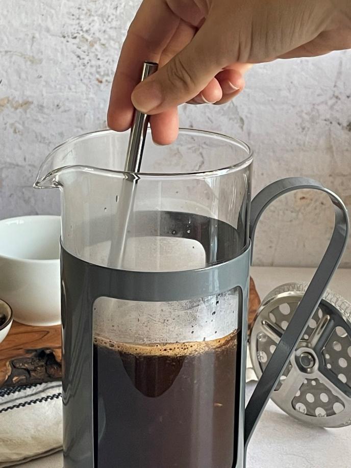 stiring-water-and-coffee-in-french-press