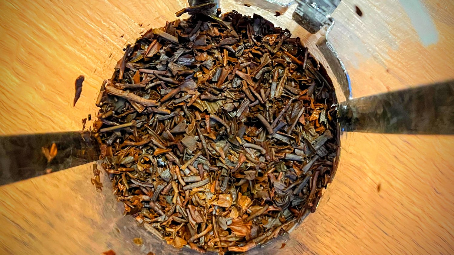 loose-leaf-tea-in-french-press