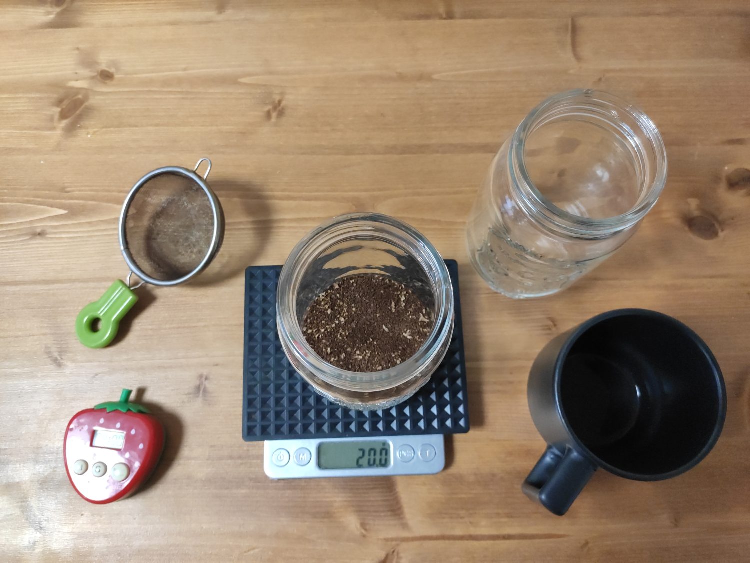 ground-coffee-in-mason-jar