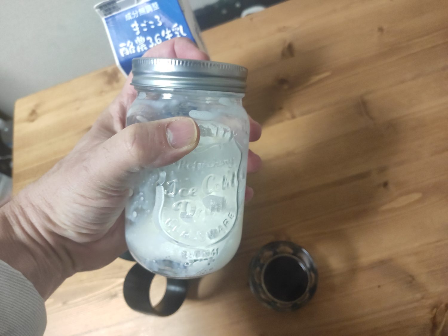 foamed-milk-in-mason-jar