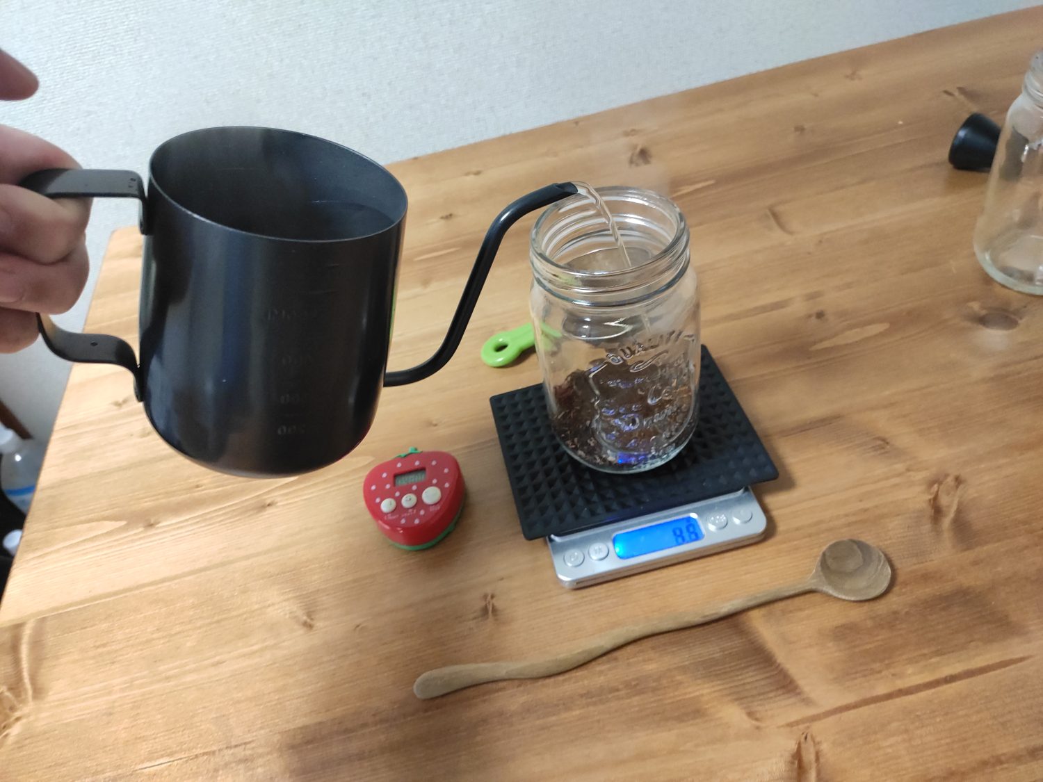 pouring-hot-water-into-mason-jar