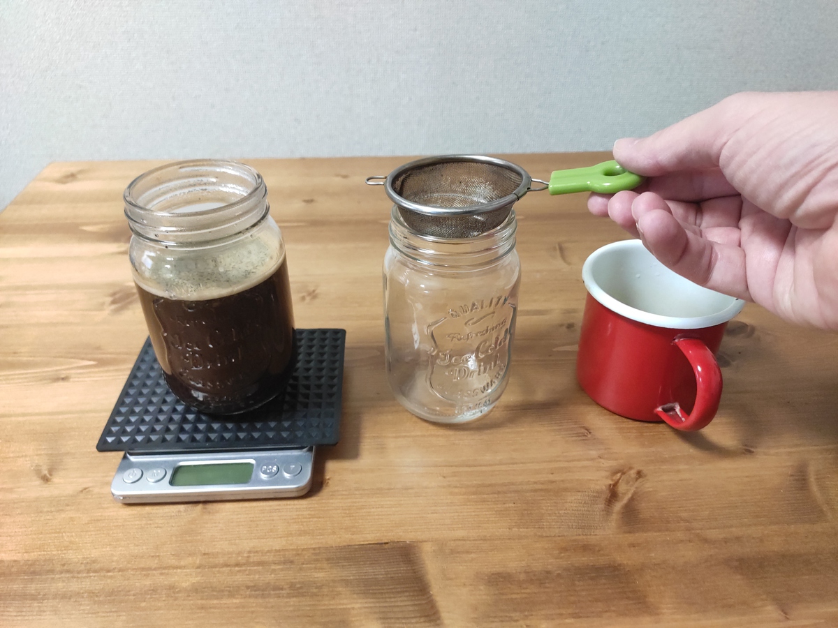 sieve-over-mason-jar-for-coffee