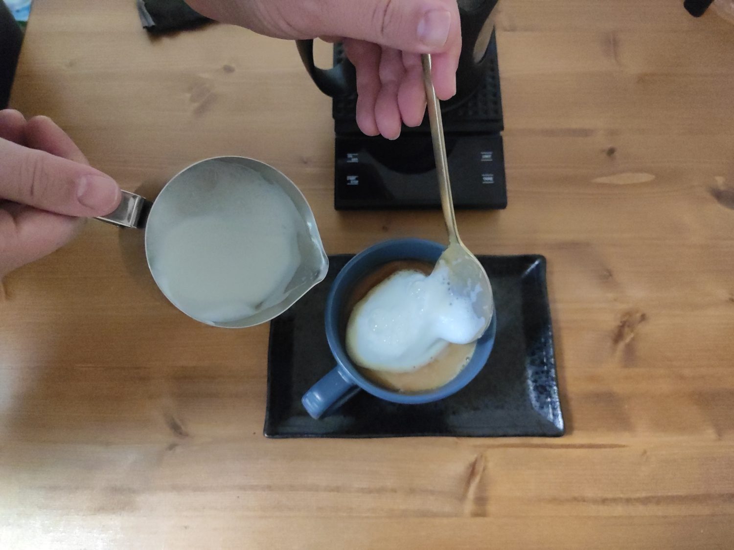 spooning-foam-into-coffee